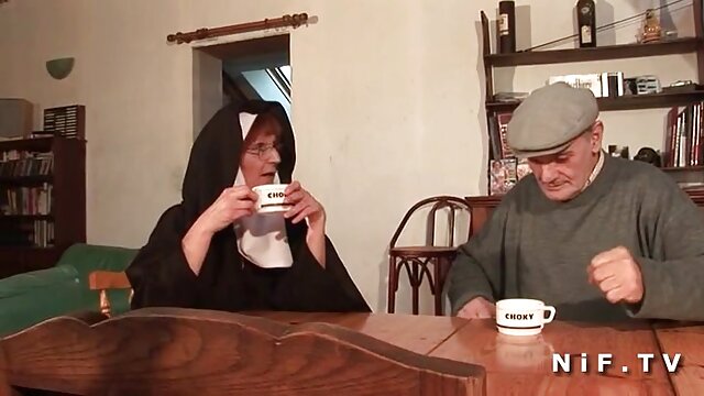 حالت سکس متحرک توپ ویدیویی با تریسی طلایی زیبا از Clubseventeen